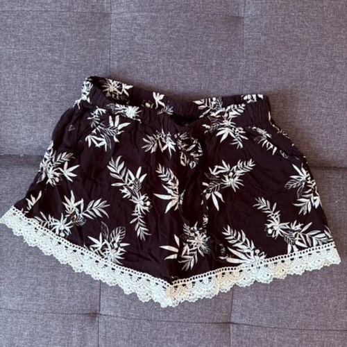 Summer black and white shorts with lace trim like new