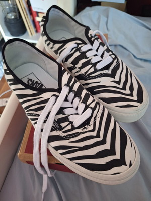 Vans women's sneakers size 40 black and white