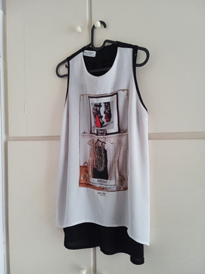 BSB top like new, size L, black and white