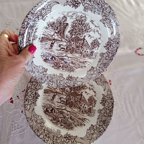 Arnik vintage plate set of 3 with pastoral scene, like new