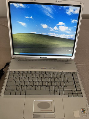 Compaq Presario V2000 laptop like new, 14.1-inch, 2GB RAM, SSD, Windows