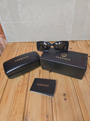 Versace VE4377 sunglasses like new, black
