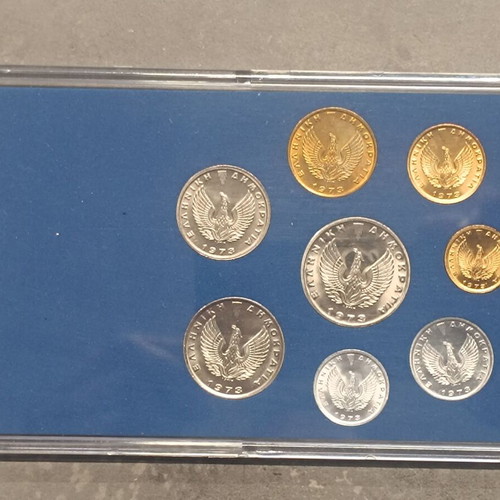 Complete 1973B drachma coin set unc in case like new
