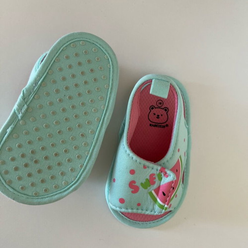 Baby shoes new, size 18, very light cuddle style