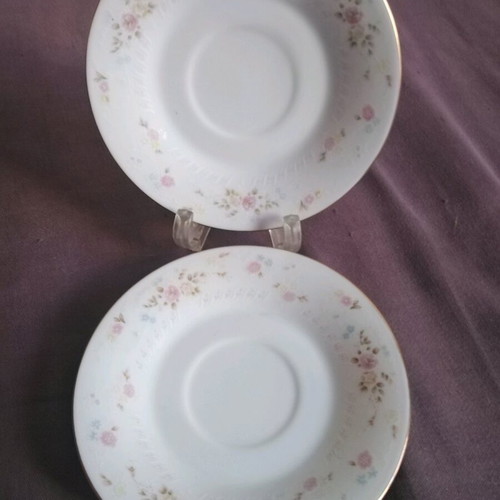 Vintage set of 3 small plates like new