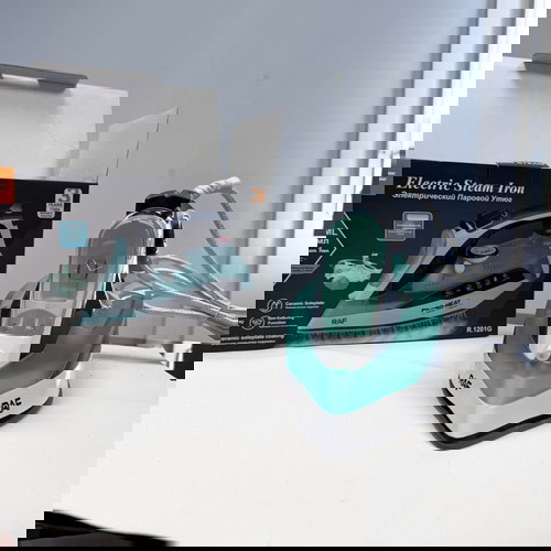 Σίδερο Ατμού RAF 2400W Καινούργιο με κεραμική πλάκα