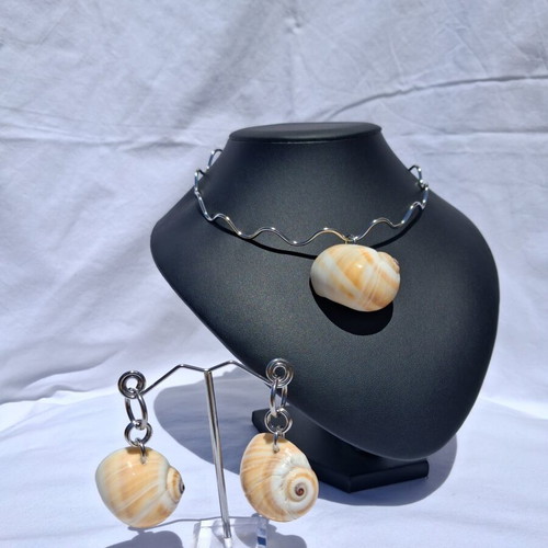 Summer jewelry set with shells, necklace and earrings, new, silver