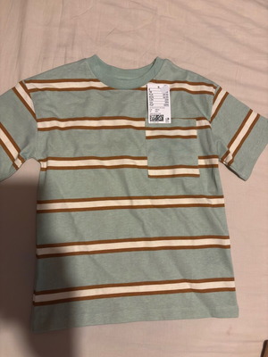 Ολοκαίνουριο t-shirt H&M για αγόρια 4-6 ετών, μέγεθος 116 cm