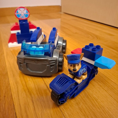 Mega Blocks Paw Patrol Chase’s City Police Cruiser like new, 31 pieces