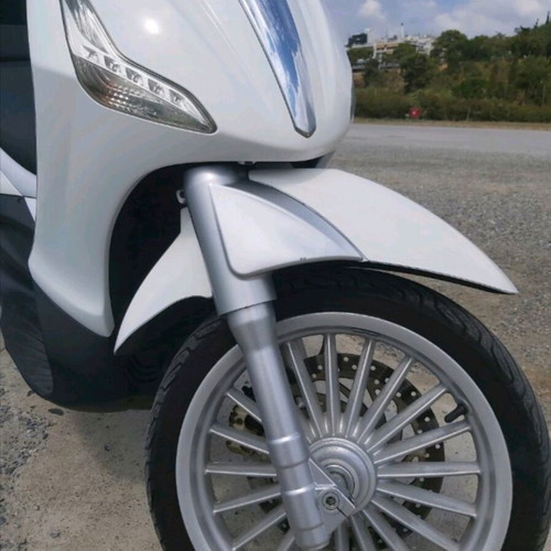 Piaggio Beverly 300i scooter used, 2013, 23,200 km, white