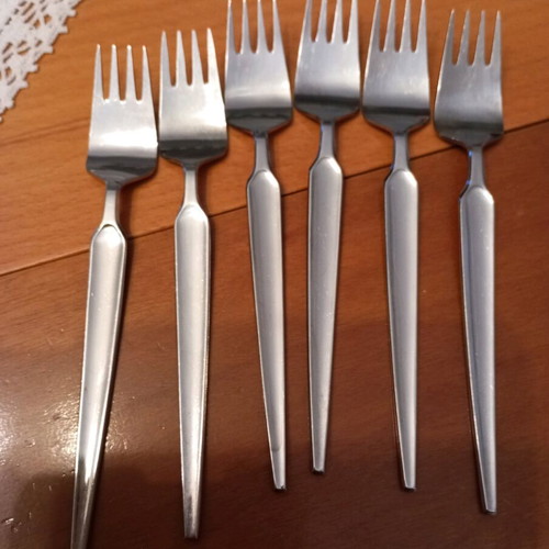 Forks set of 6 like new
