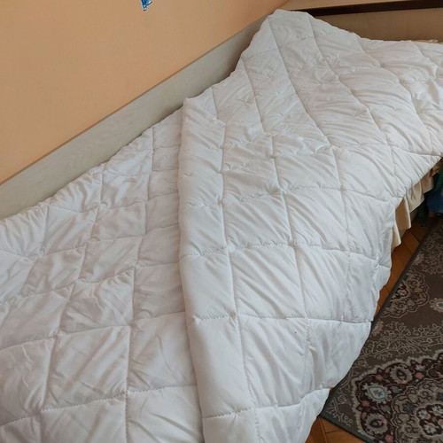 Lightweight quilt for bed new, 200x190 cm, white