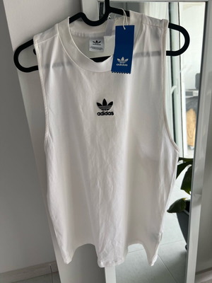 Adidas Original λευκή αμάνικη μπλούζα μέγεθος XS ολοκαίνουργια