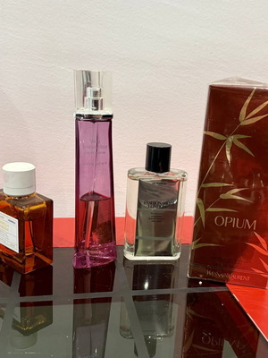 Πακέτο αρωμάτων και λοσιόν σώματος με Korres Vanilla Freesia, Givenchy Very Irresistible, Zara Fashionably London, Opium