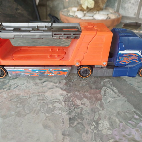 Mattel Hw Deluxe truck like new