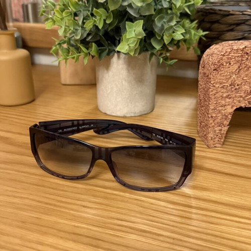 Burberry sunglasses B8413/S oversized rectangular dark check like new with case