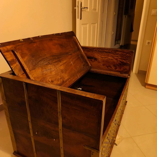 Wooden chest seat like new