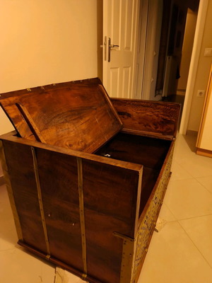 Wooden chest seat like new