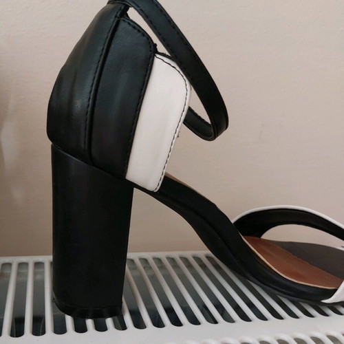 Black and white sandals like new, size 38, 8.5 cm heel