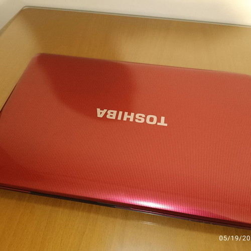 Toshiba Satellite C855-19Z laptop like new with bag, Intel Core i5, 8GB RAM, 480GB SSD