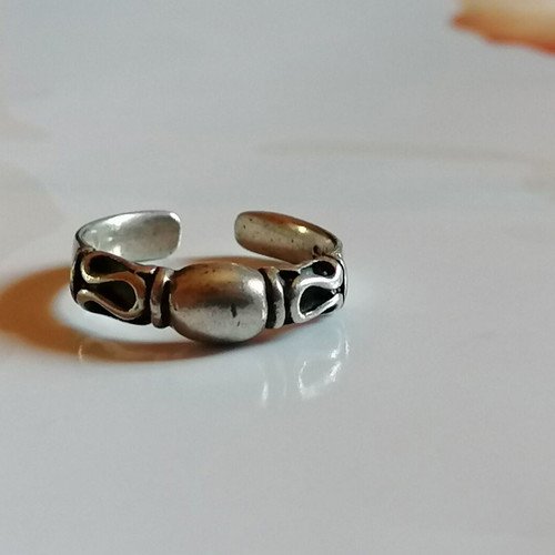925 Silver Boho Toe Ring new with embossed designs