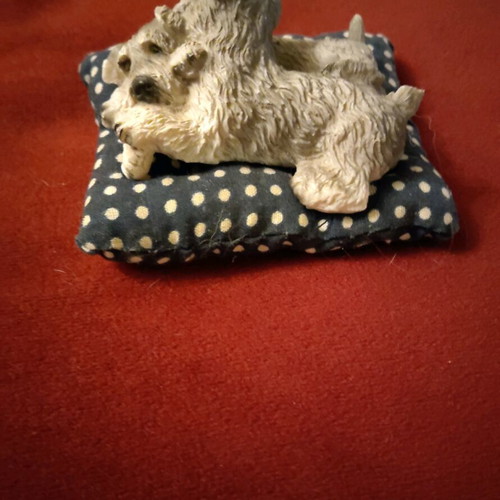 Decorative pillow with dogs used