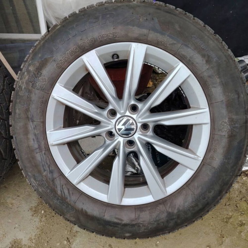 VAG VW 17 Inch Alloy Wheels with Like New Winter Tires 225/70 R17