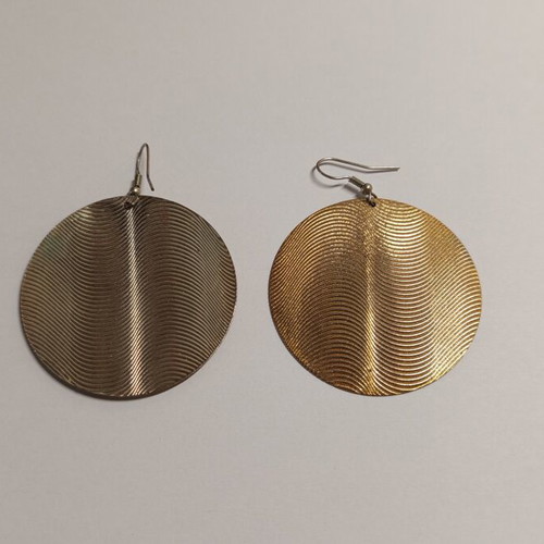 Earrings with embossed wavy lines, like new, gold color
