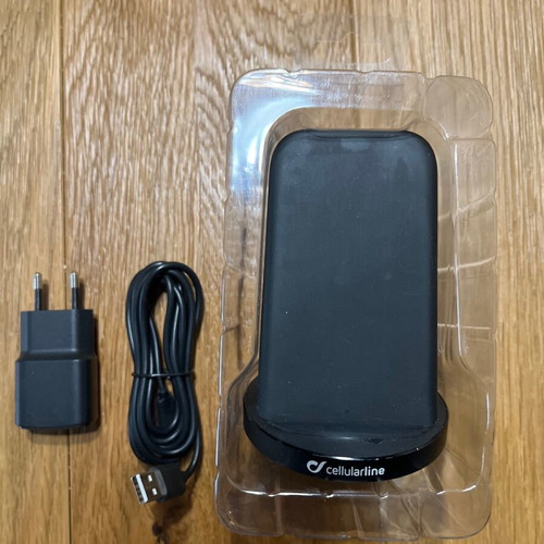 Cellularline charger like new for mobiles and Apple with accessories