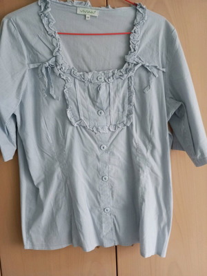 Blouse shirt-style, elastic fabric, size 3, like new
