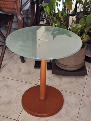 Glass coffee table, round with wooden base