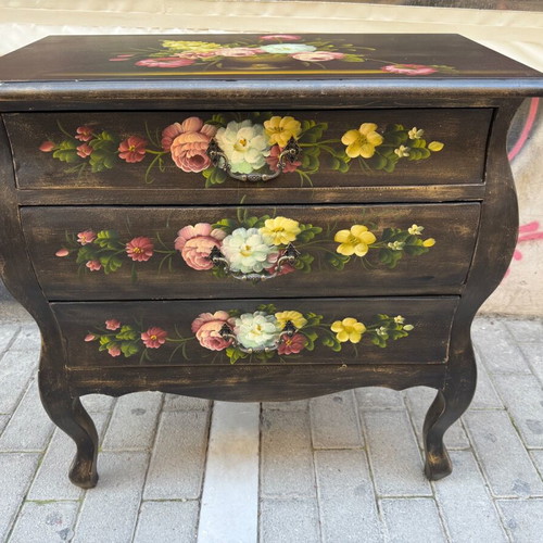 Painted chest of drawers like new