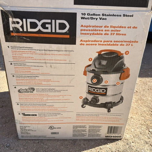 Powerful vacuum cleaner with accessories, 6.0 hp peak