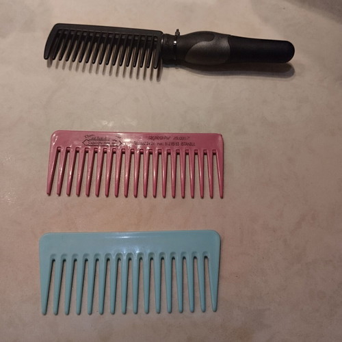 Combs like new, set of three for hair