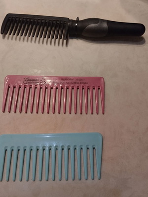 Combs like new, set of three for hair
