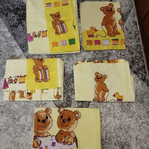 Children's bedding set with teddy bears used