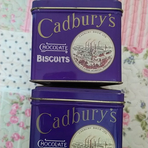 Cadbury's vintage biscuit tins set of 2 used from the 90s
