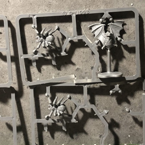 Warhammer Fantasy 90s bats and spiders on original sprue