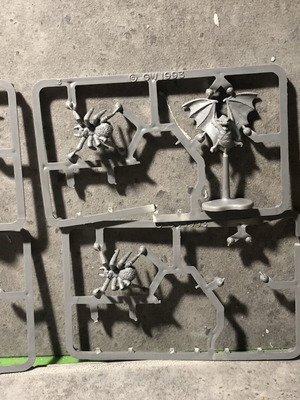 Warhammer Fantasy 90s bats and spiders on original sprue