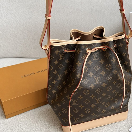Louis Vuitton Noé Monogram Canvas shoulder bag like new, beige and brown