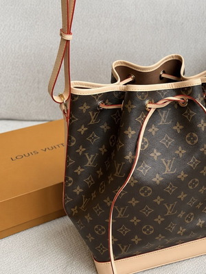 Louis Vuitton Noé Monogram Canvas τσάντα ώμου σαν καινούργιο, μπεζ και καφέ