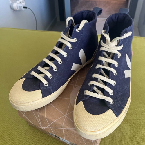 Veja sneakers size 42 blue like new