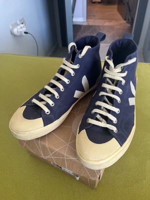 Veja sneakers size 42 blue like new