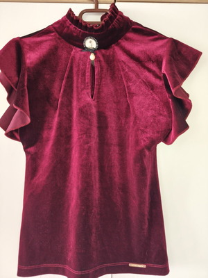 Plush blouse with short sleeves size M like new