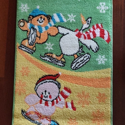 Children's rugs set of 2 like new, ideal for kids' room