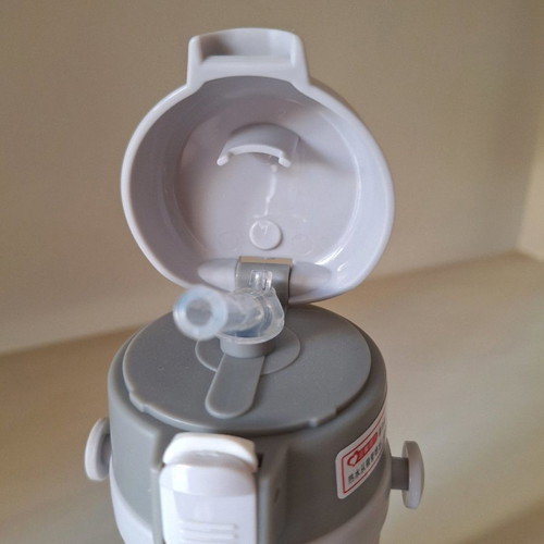 Thermos new with 2 spout options and cleaning brush without strap
