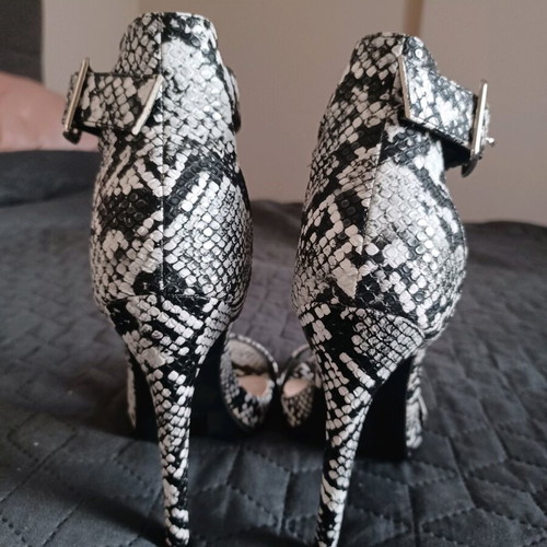 Sandals new black and white size 37