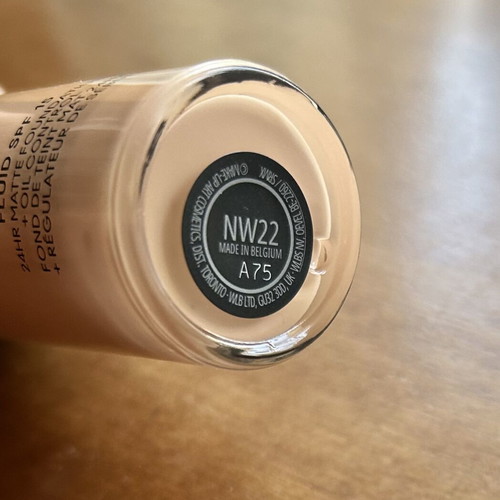 Mac Foundation NW22 Matte Medium Tone New
