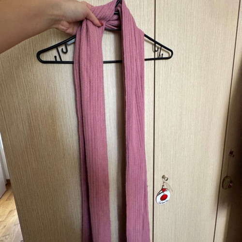 Pink scarf like new, soft, Mad hat