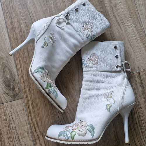 Dior boots SS 2005 like new, white with floral embroidery